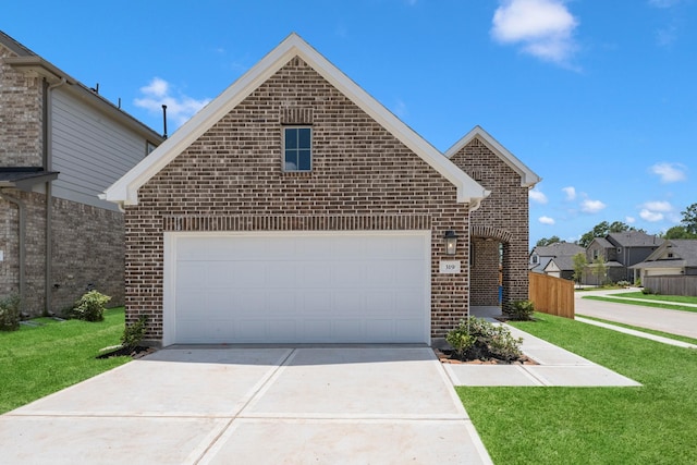 view of front property featuring a front yard