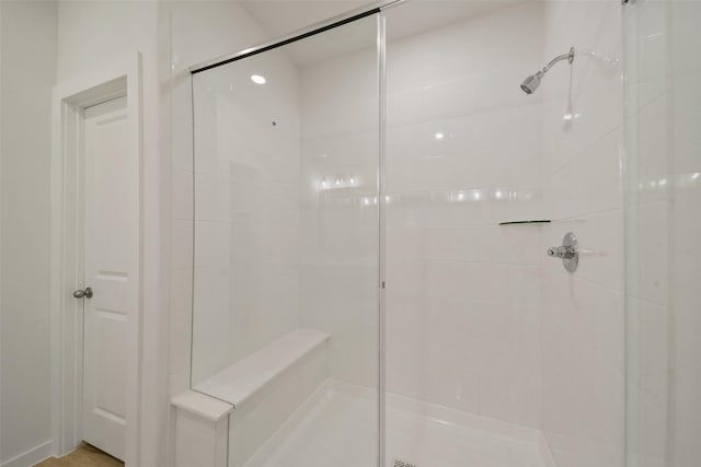 bathroom featuring tiled shower