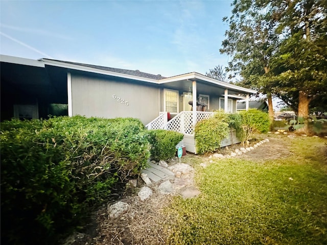 view of front of house featuring a porch