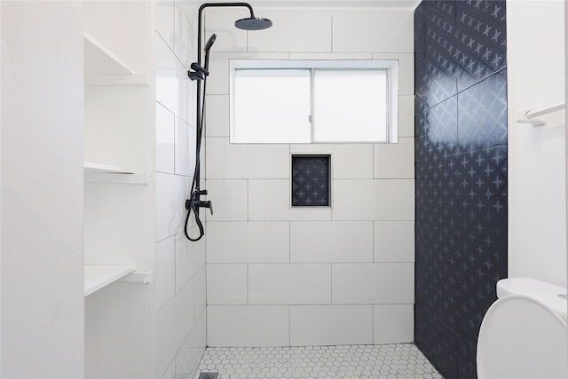 bathroom with toilet and tiled shower