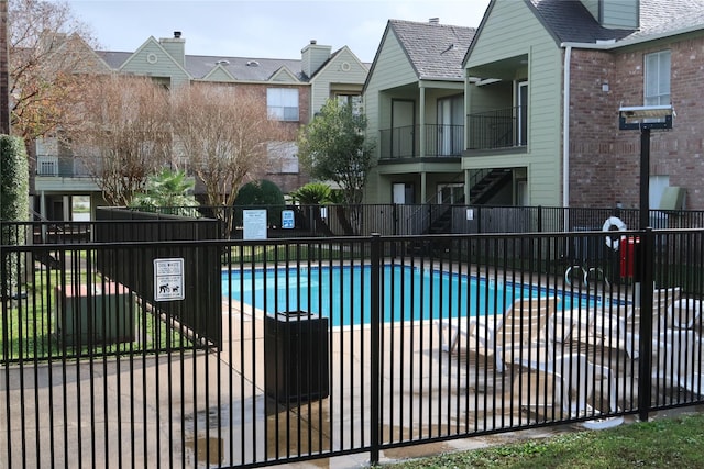 view of swimming pool