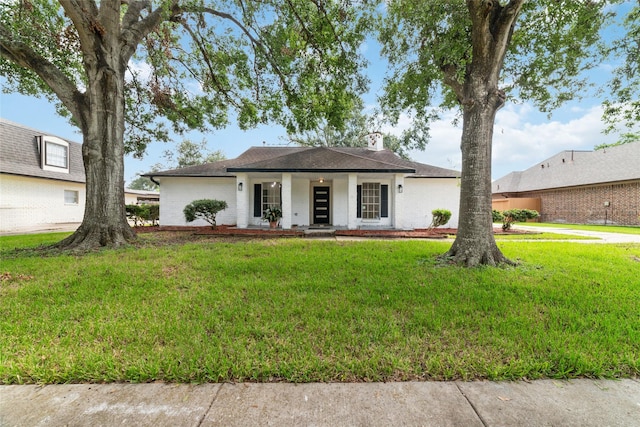 single story home featuring a porch and a front lawn