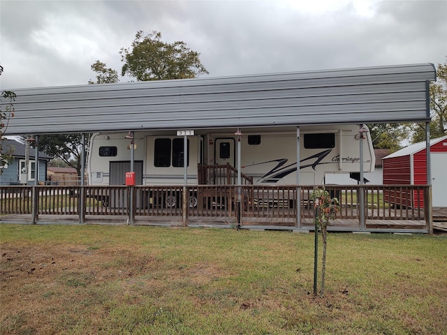 view of front facade with a front lawn