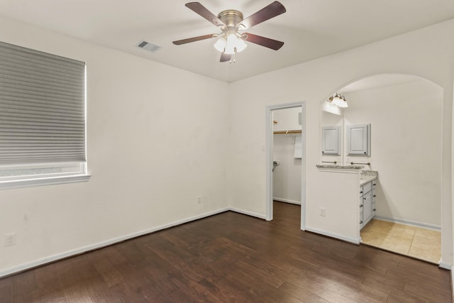 spare room with dark hardwood / wood-style floors and ceiling fan