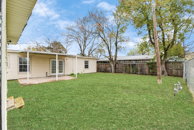 view of yard featuring a patio