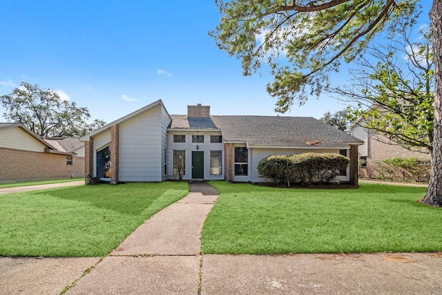 view of front facade with a front lawn