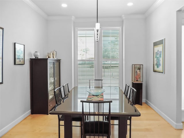 dining area featuring light hardwood / wood-style floors and ornamental molding