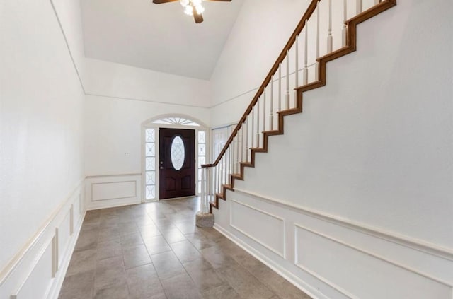 foyer entrance featuring ceiling fan