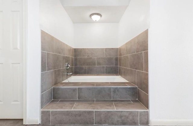 bathroom featuring tiled tub