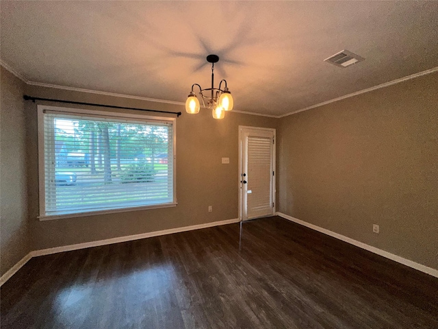unfurnished room featuring dark wood-style flooring, a notable chandelier, ornamental molding, and visible vents