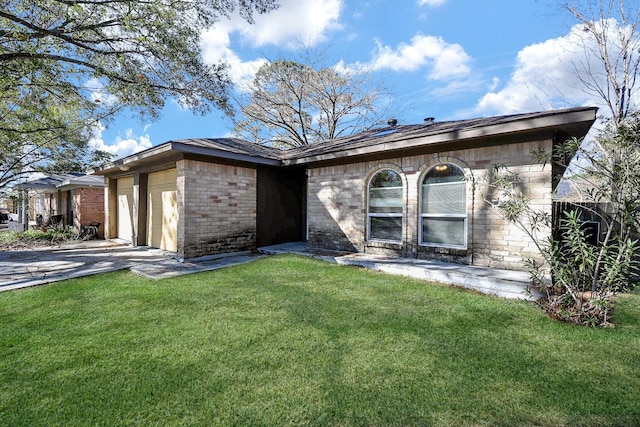 view of front of home with a garage and a front lawn