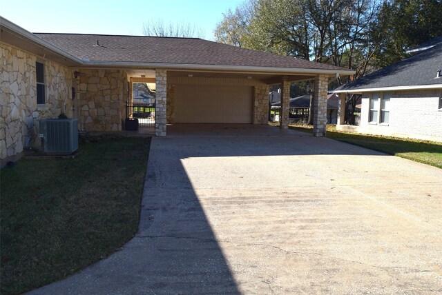 26 Westpoint Dr, Trinity, TX 75862 - garage with cooling unit, driveway, and a carport