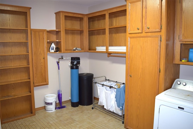 laundry room with cabinets and washer / dryer