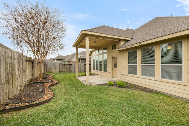 view of yard featuring a patio area