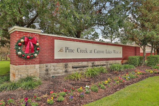 view of community / neighborhood sign