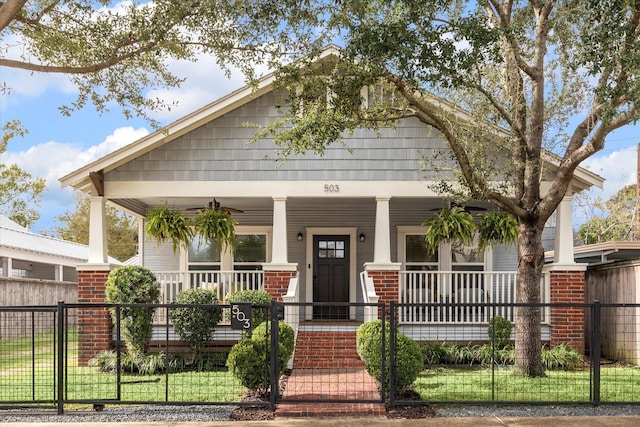 view of front of property featuring a porch and a front lawn