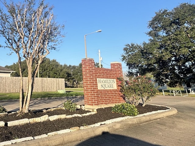 view of community / neighborhood sign