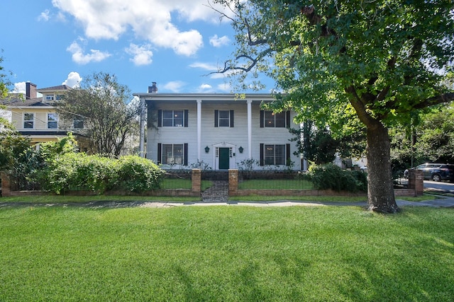 view of front of house with a front yard