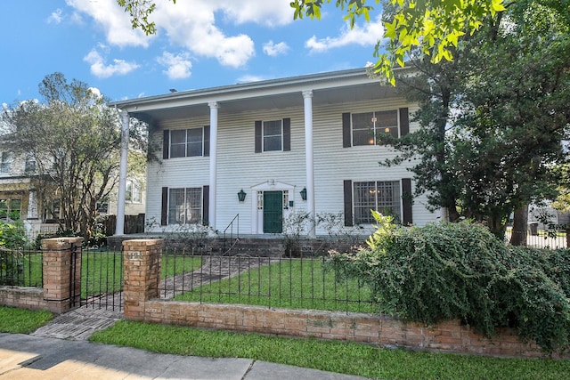 view of front of house featuring a front yard