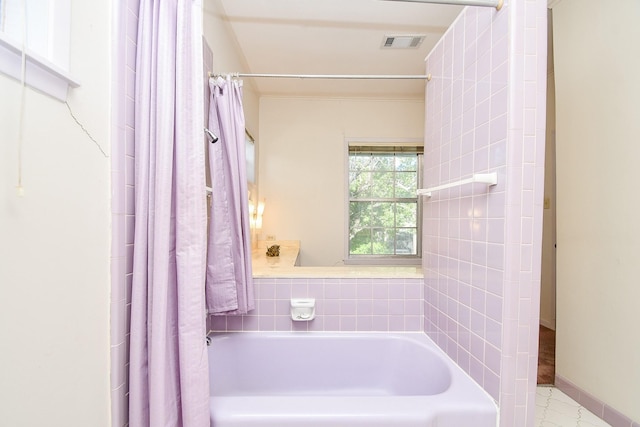 bathroom with shower / tub combo with curtain