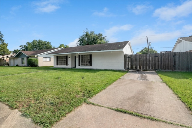 view of front of house featuring covered porch and a front lawn