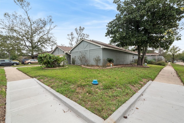 view of side of property featuring a lawn