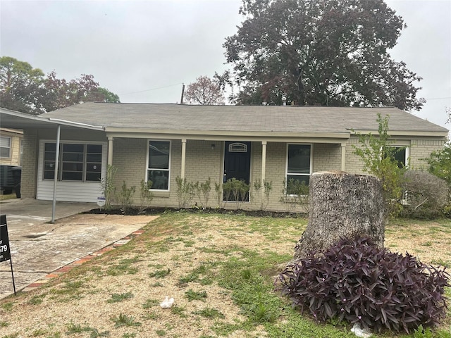 view of front of house with a front yard