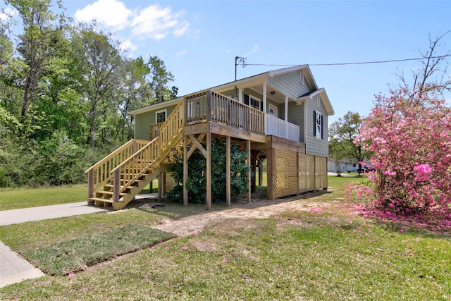 back of house featuring a lawn