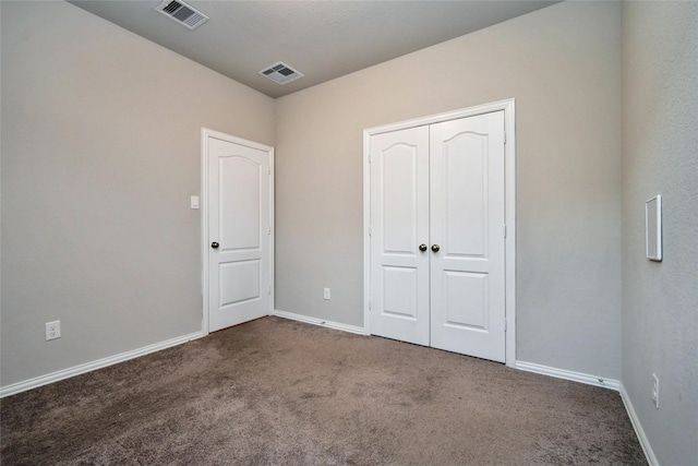 unfurnished bedroom featuring carpet flooring and a closet