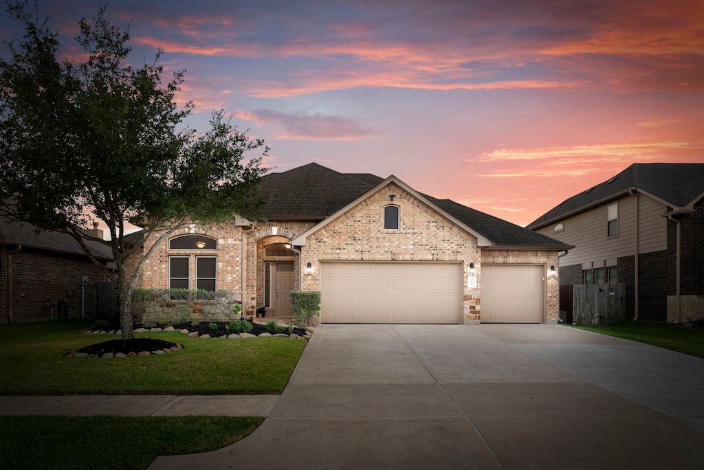 view of front of house with a lawn and a garage