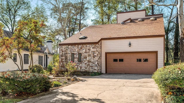 view of front of house featuring a garage