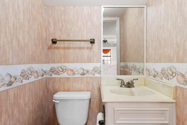 bathroom featuring vanity, toilet, and ceiling fan