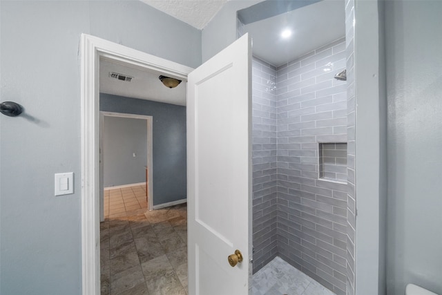 bathroom featuring a tile shower