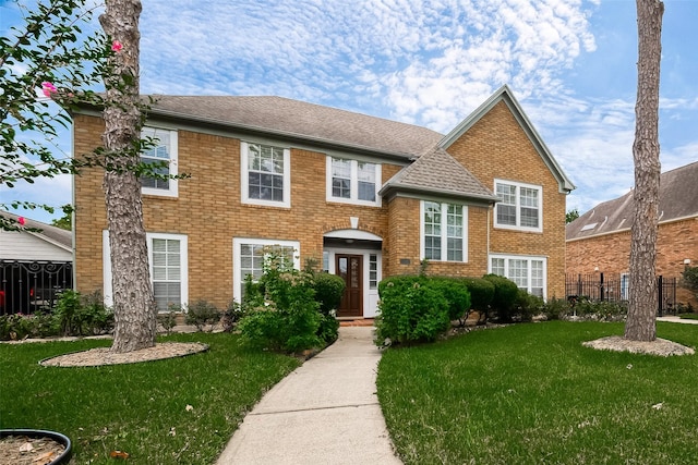 view of front facade featuring a front yard