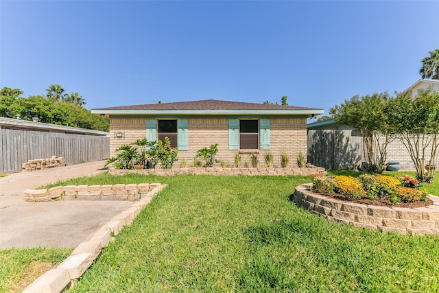 single story home featuring a patio and a front lawn