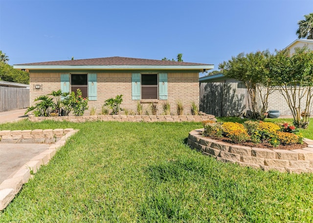 single story home featuring a front yard