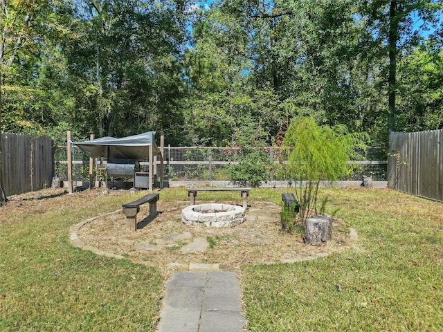 view of yard with a fire pit