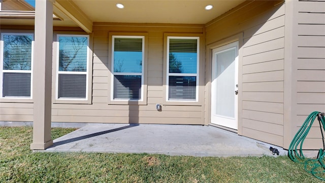 entrance to property featuring a patio area