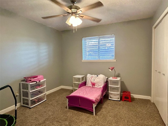 carpeted bedroom featuring ceiling fan, a closet, and a textured ceiling