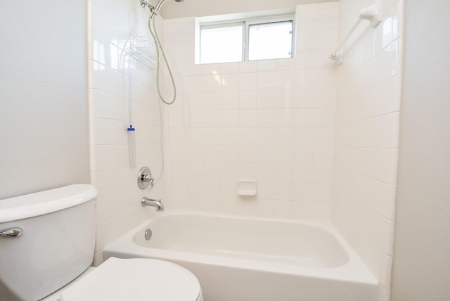 bathroom with tiled shower / bath and toilet