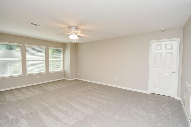 unfurnished room with light carpet and ceiling fan