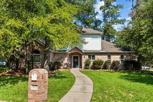 view of front of house with a front yard