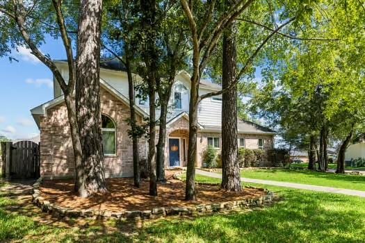 view of front of home with a front yard