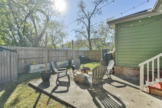 view of patio with an outdoor fire pit