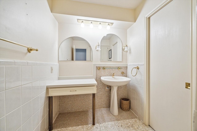 bathroom featuring tile walls