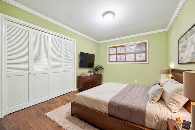 bedroom featuring a closet, dark hardwood / wood-style floors, and ornamental molding