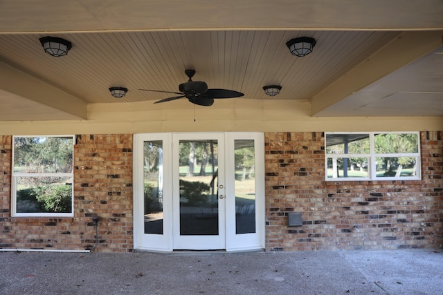 doorway to property with ceiling fan