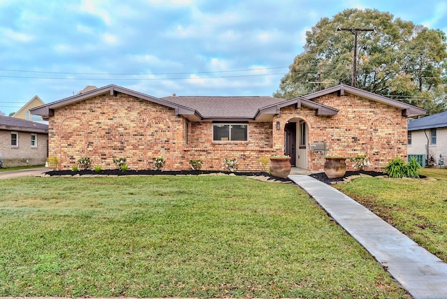 single story home with a front yard