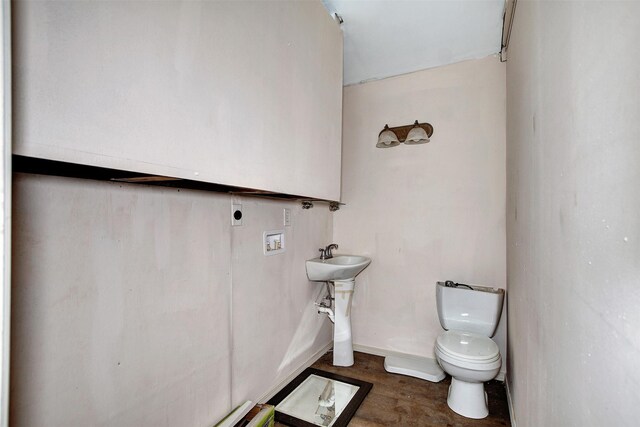 bathroom featuring toilet