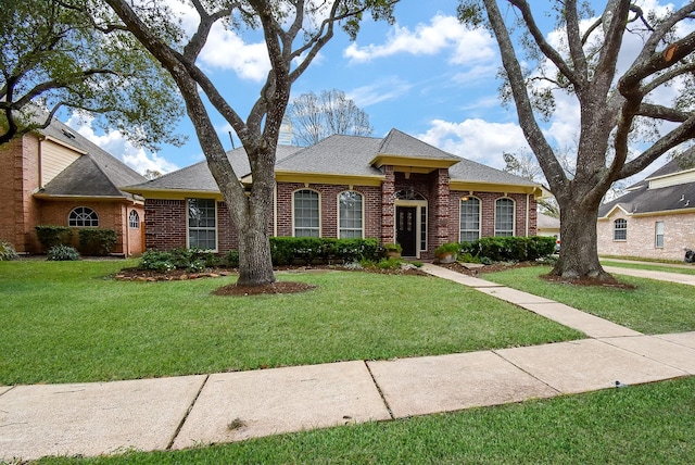 single story home featuring a front lawn